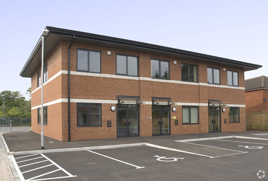 1-3 Stanhope Gate, Camberley for sale - Building Photo - Image 1 of 1