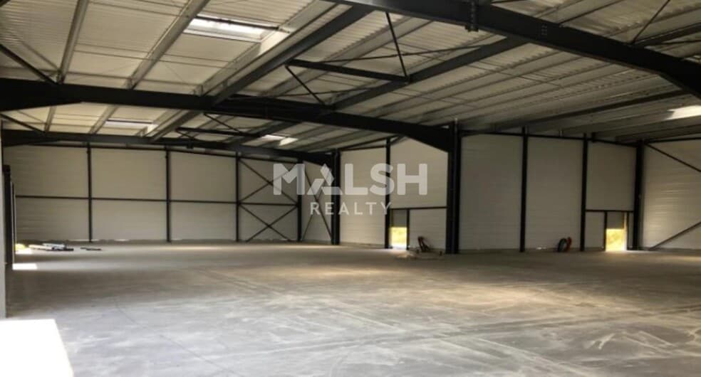 Retail in Anse to rent - Building Photo - Image 2 of 12