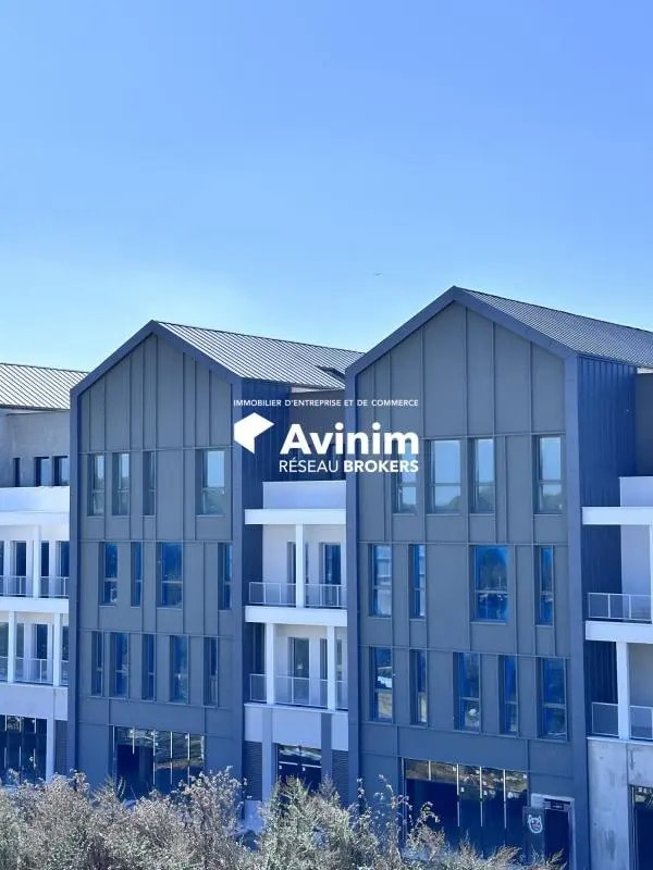 Location Commerce 247 m² - Photo 1