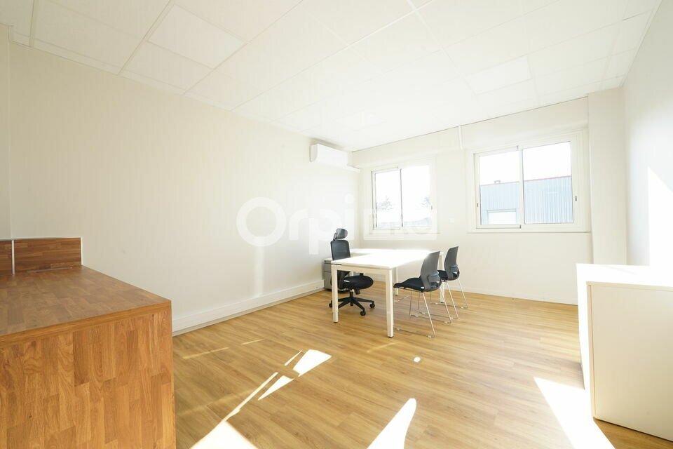 56 Avenue Lefèvre, Vaulx-en-Velin to rent Building Photo- Image 1 of 7