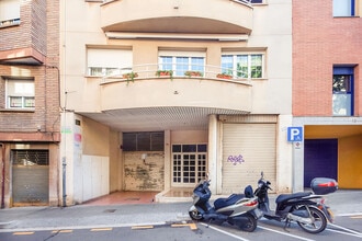 Retail in Esplugues de Llobregat, Barcelona to rent Floor Plan- Image 1 of 16