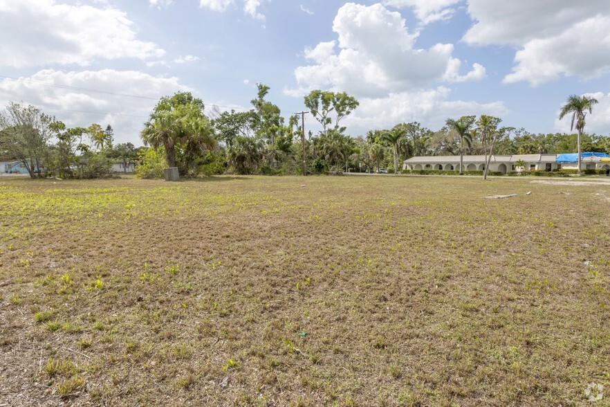 3554 Tamiami Trl E, Naples, FL for sale - Primary Photo - Image 1 of 1