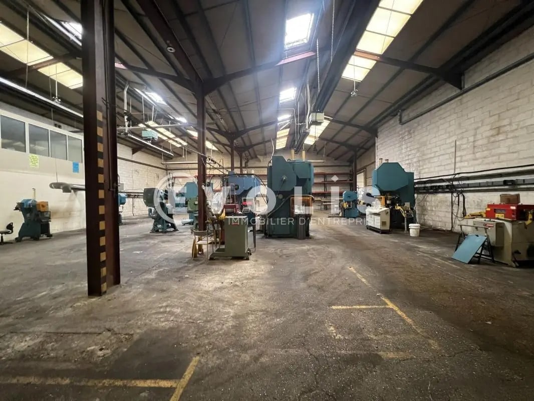 Light Industrial in Vaujours for sale Interior Photo- Image 1 of 8