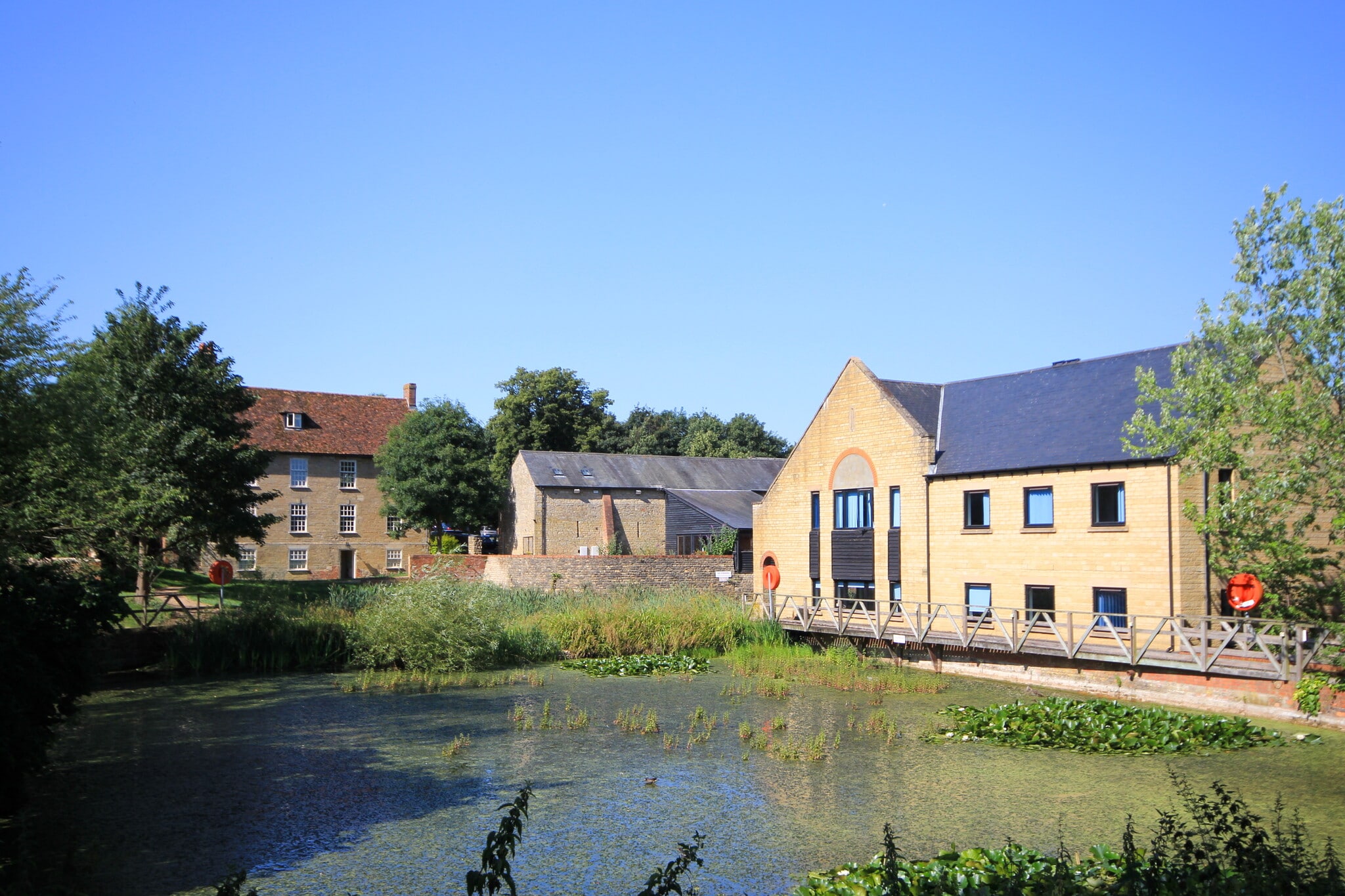 13 Harnett Dr, Milton Keynes to rent Building Photo- Image 1 of 6