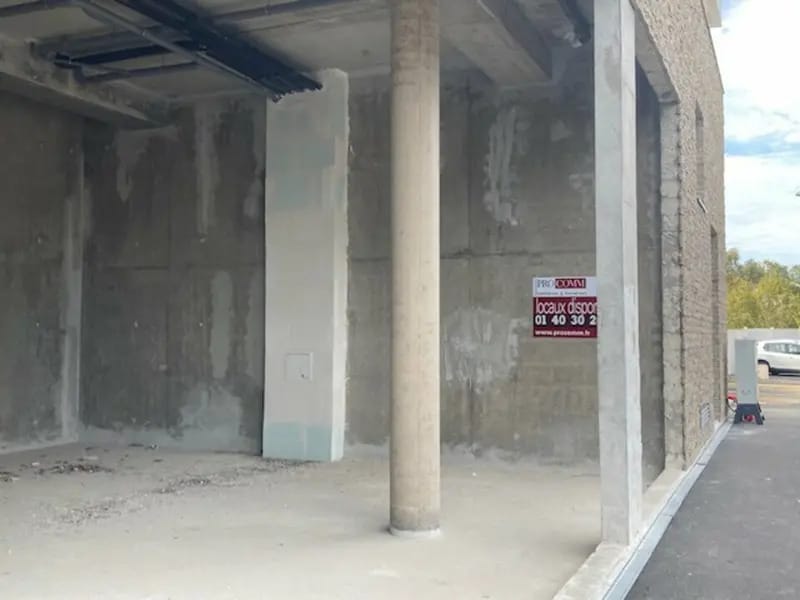 Retail in Savigny-le-Temple to rent Building Photo- Image 1 of 9