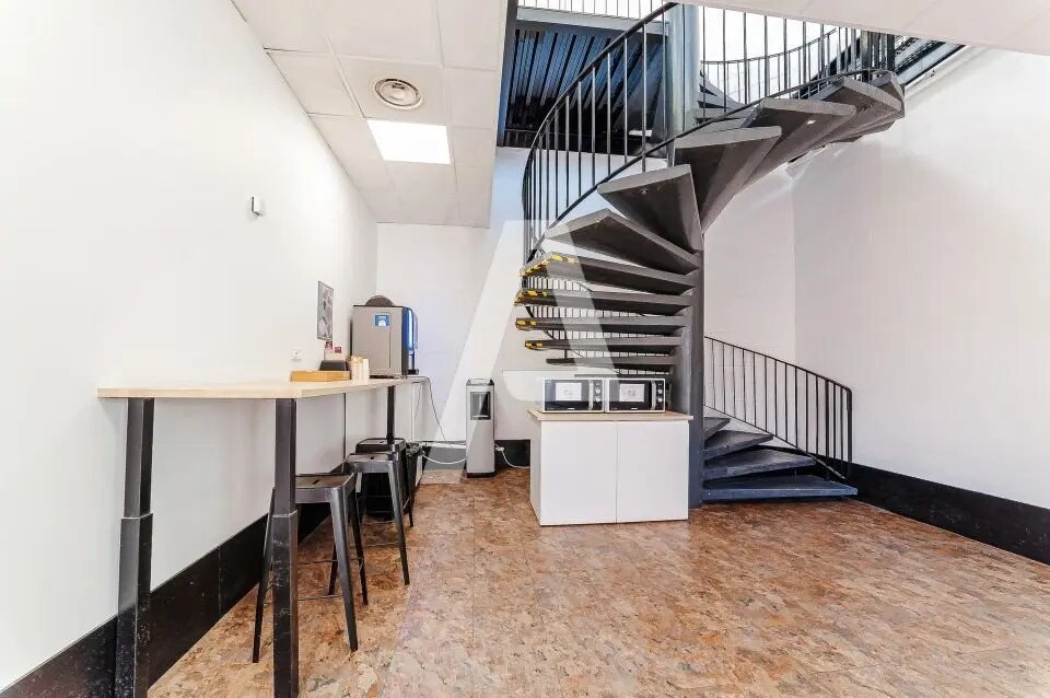 Light Industrial in Ivry-sur-Seine to rent Building Photo- Image 1 of 11