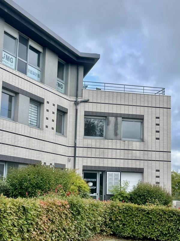Office in Magny-le-Hongre to rent Building Photo- Image 1 of 7