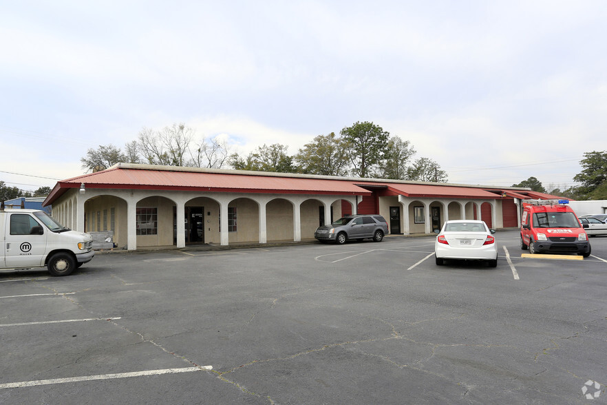 1711 Dean Forest Rd, Savannah, GA for rent - Building Photo - Image 2 of 5