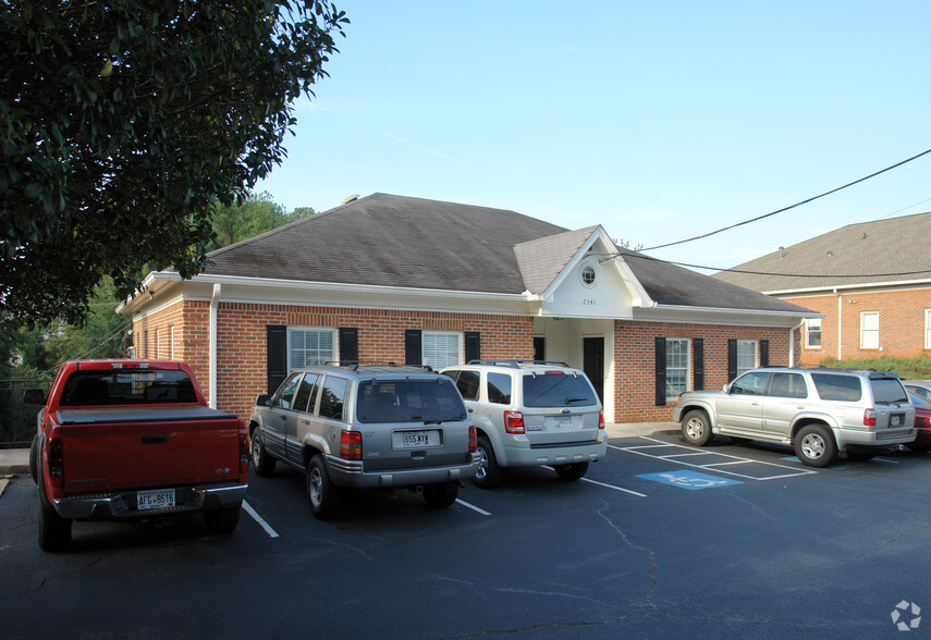 2341 Lawrenceville Hwy, Decatur, GA for rent - Building Photo - Image 3 of 4