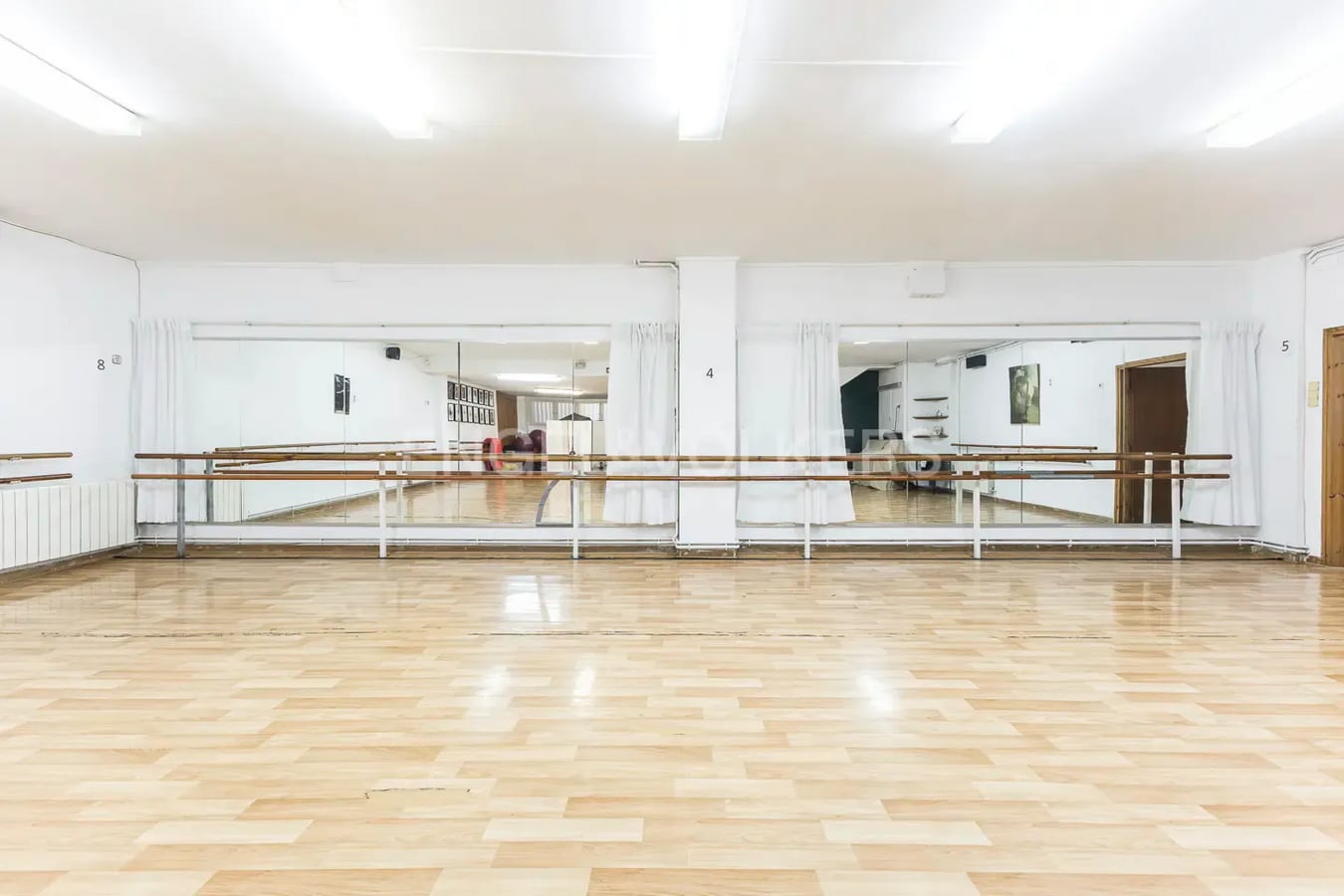 Barcelona, BAR 08023 - Unit 7 - - Interior Photo - Image 1 of 10