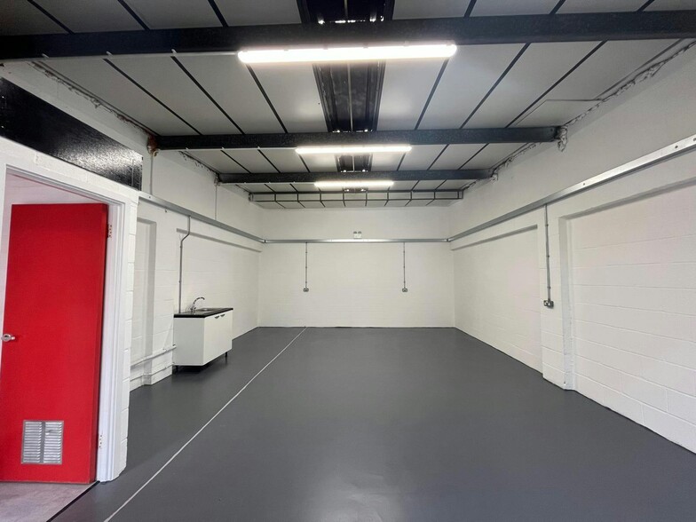 Bessemer Cres, Aylesbury to rent - Building Photo - Image 3 of 9