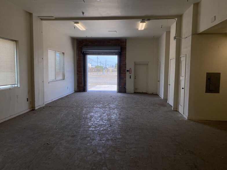 1501 Loveridge Rd, Pittsburg, CA for rent - Building Photo - Image 2 of 5