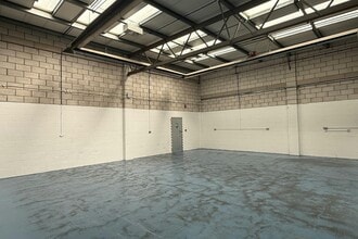 1-17 Kembrey Park, Swindon to rent Interior Photo- Image 2 of 5