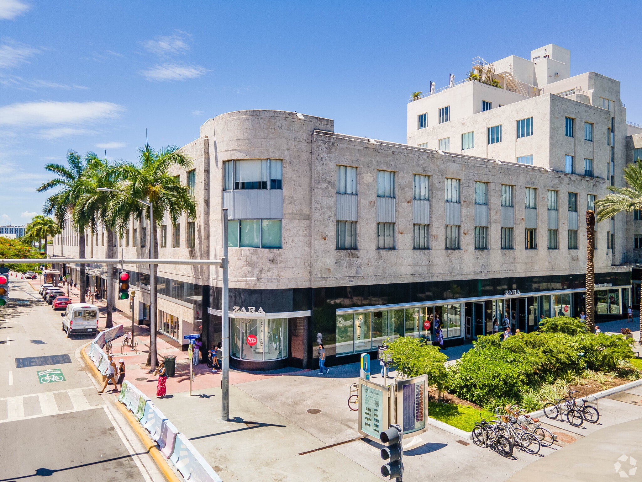 420 Lincoln Rd, Miami Beach, FL to rent Building Photo- Image 1 of 71