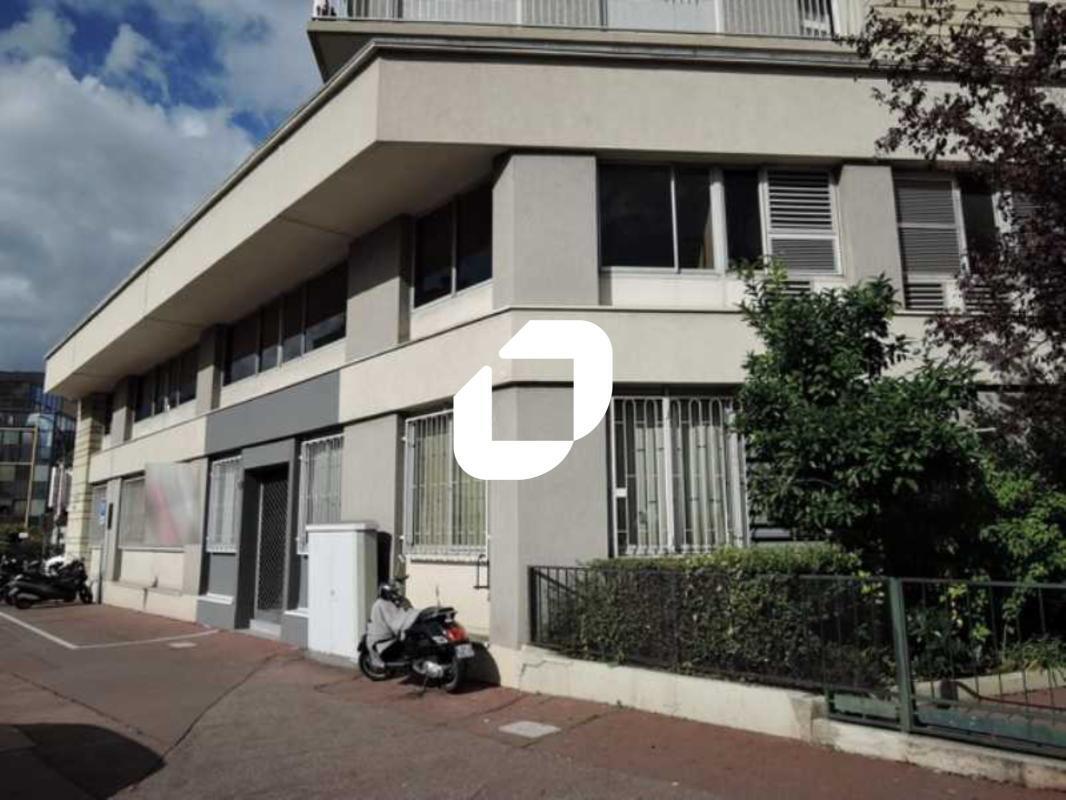 Office in Issy-les-Moulineaux to rent Building Photo- Image 1 of 29
