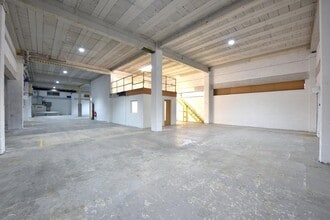 Lyons Rd, Manchester to rent Building Photo- Image 2 of 11