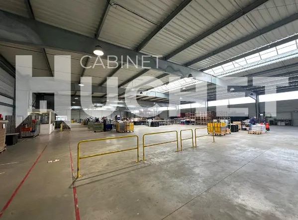 Location Local d'activités 3 070 m² - Photo 1