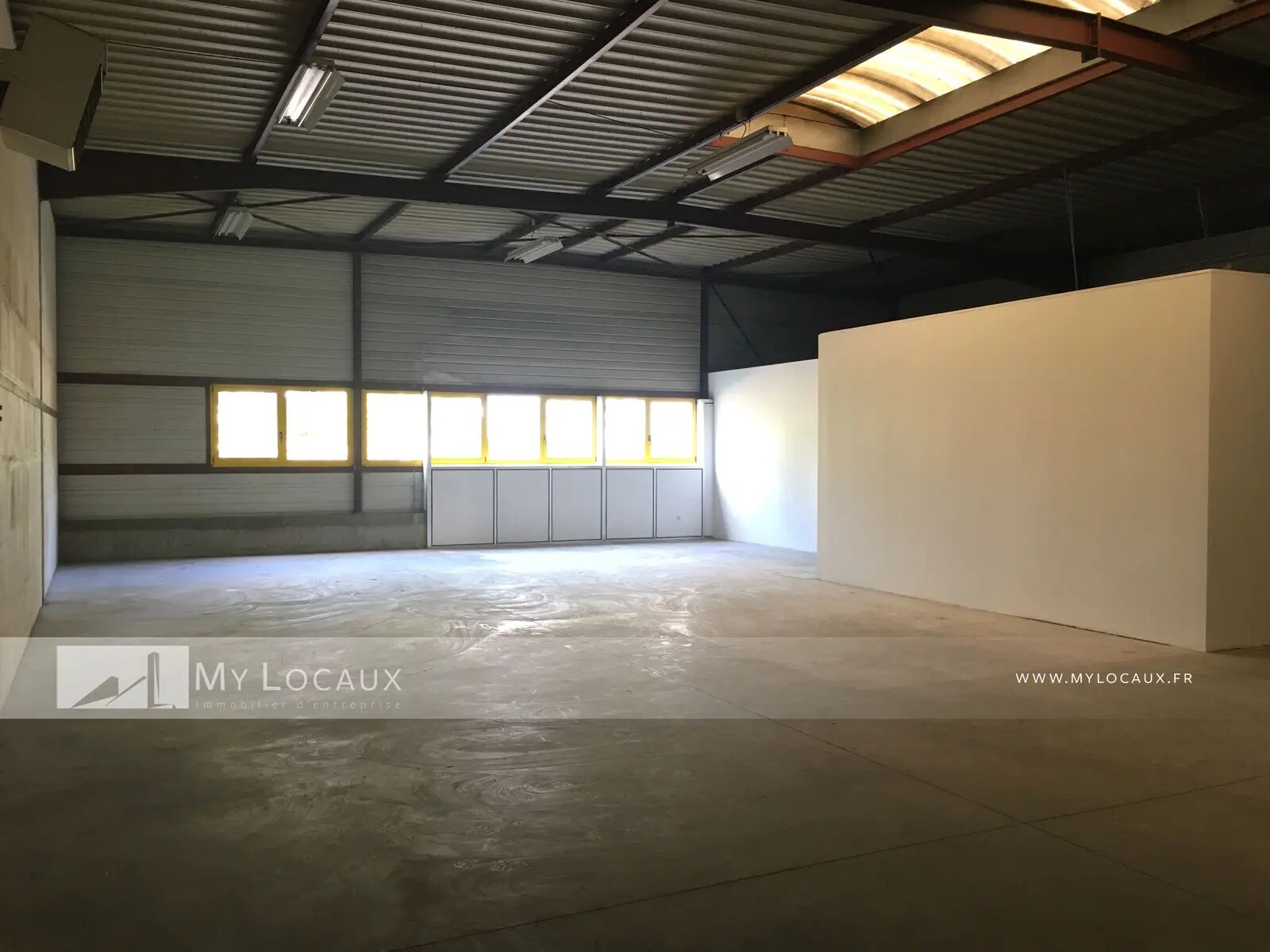 Light Industrial in Le Blanc-Mesnil to rent Interior Photo- Image 1 of 8