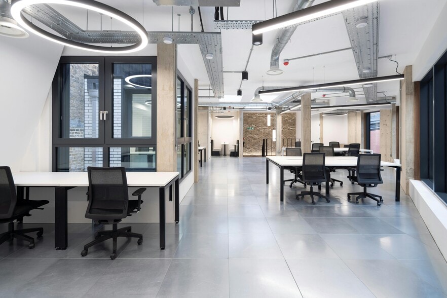 57 Chamber St, London to rent - Building Photo - Image 3 of 7