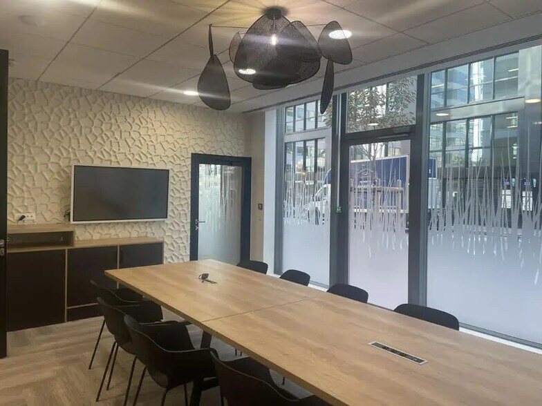 1 Rue Mozart, Clichy to rent - Building Photo - Image 3 of 25