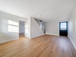 Newlands Farm, Dorchester to rent Interior Photo- Image 2 of 7