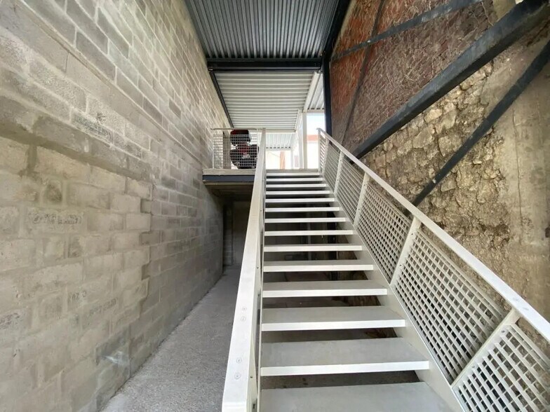 Office in Cachan to rent - Building Photo - Image 2 of 10