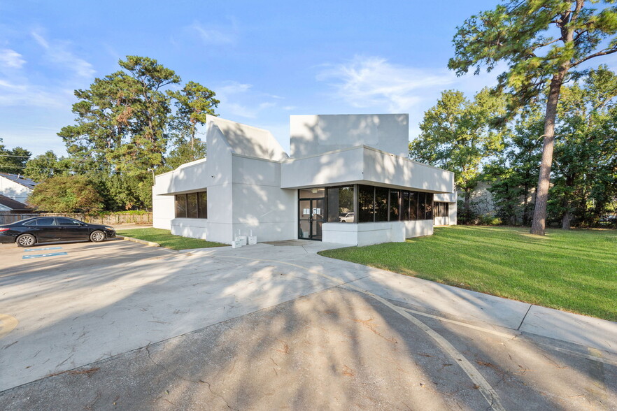 17325 Red Oak Dr, Houston, TX for rent - Building Photo - Image 1 of 22