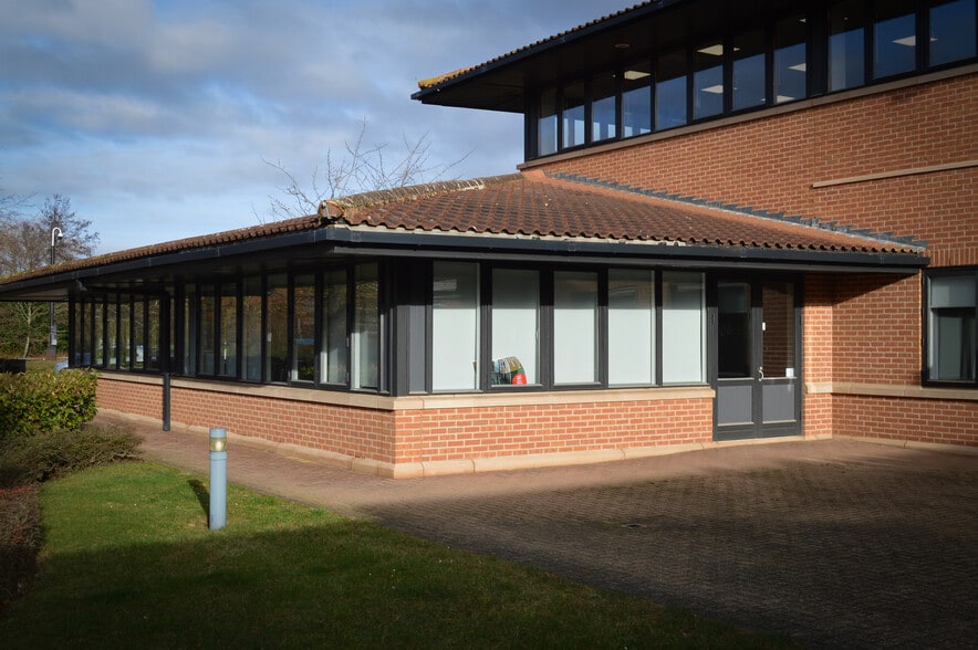 31-49 Caldecotte Lake Dr, Milton Keynes to rent - Building Photo - Image 1 of 24