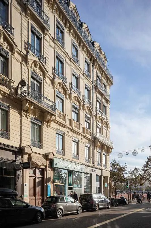 Location Bureaux 173 m² - Photo 1