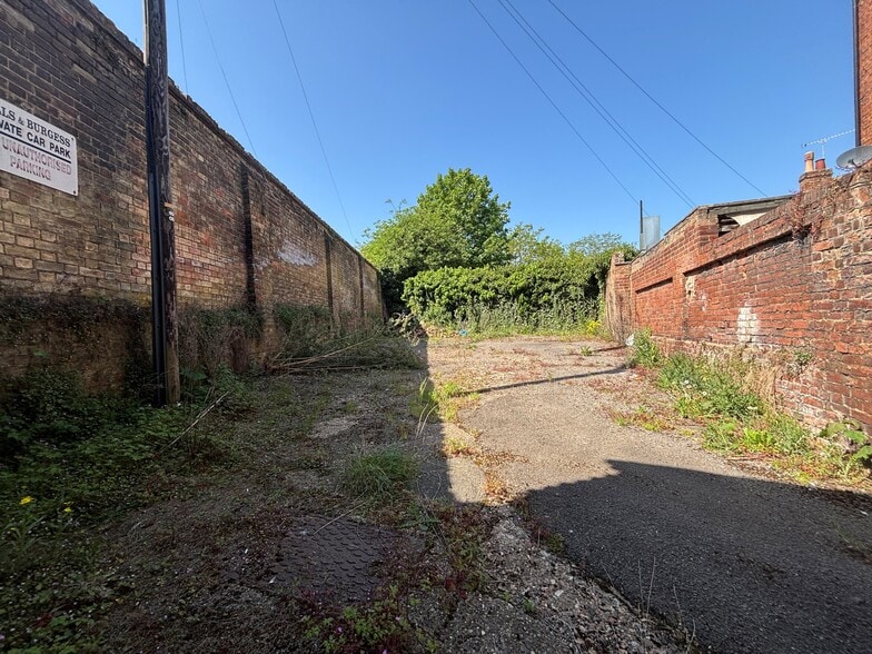 20 Bridge St, Leighton Buzzard to rent - Building Photo - Image 2 of 2