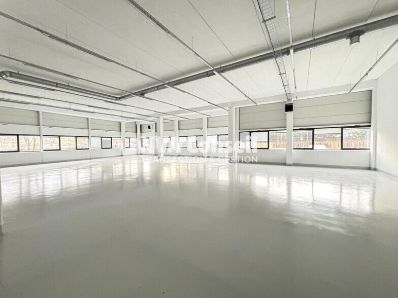 Light Industrial in Cergy to rent - Interior Photo - Image 3 of 13