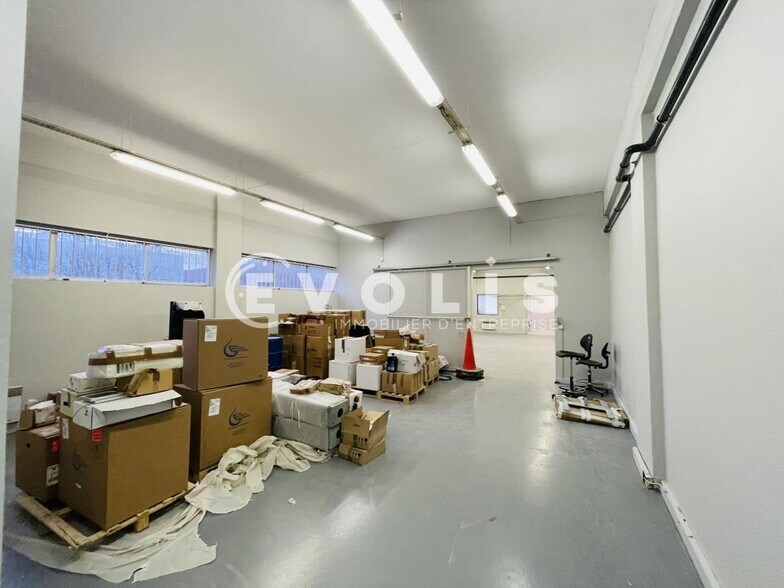 Light Industrial in Noisy-le-Grand to rent - Interior Photo - Image 1 of 2