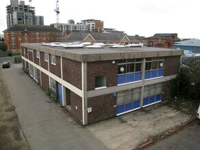 Petersfield Ave, Slough for rent Building Photo- Image 1 of 7