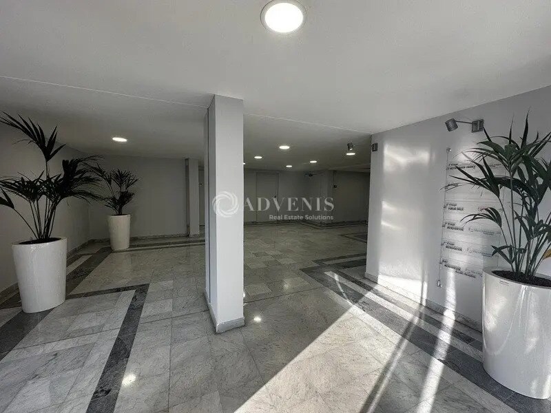 Office in Saint-Germain-en-Laye to rent Lobby- Image 1 of 13