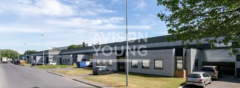Light Industrial in Le Bourget to rent Building Photo- Image 1 of 5