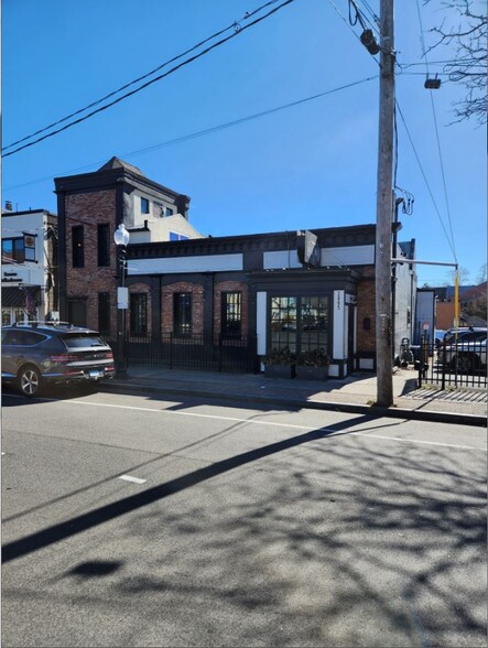 2895 Fairfield Ave, Bridgeport, CT for rent - Building Photo - Image 1 of 9