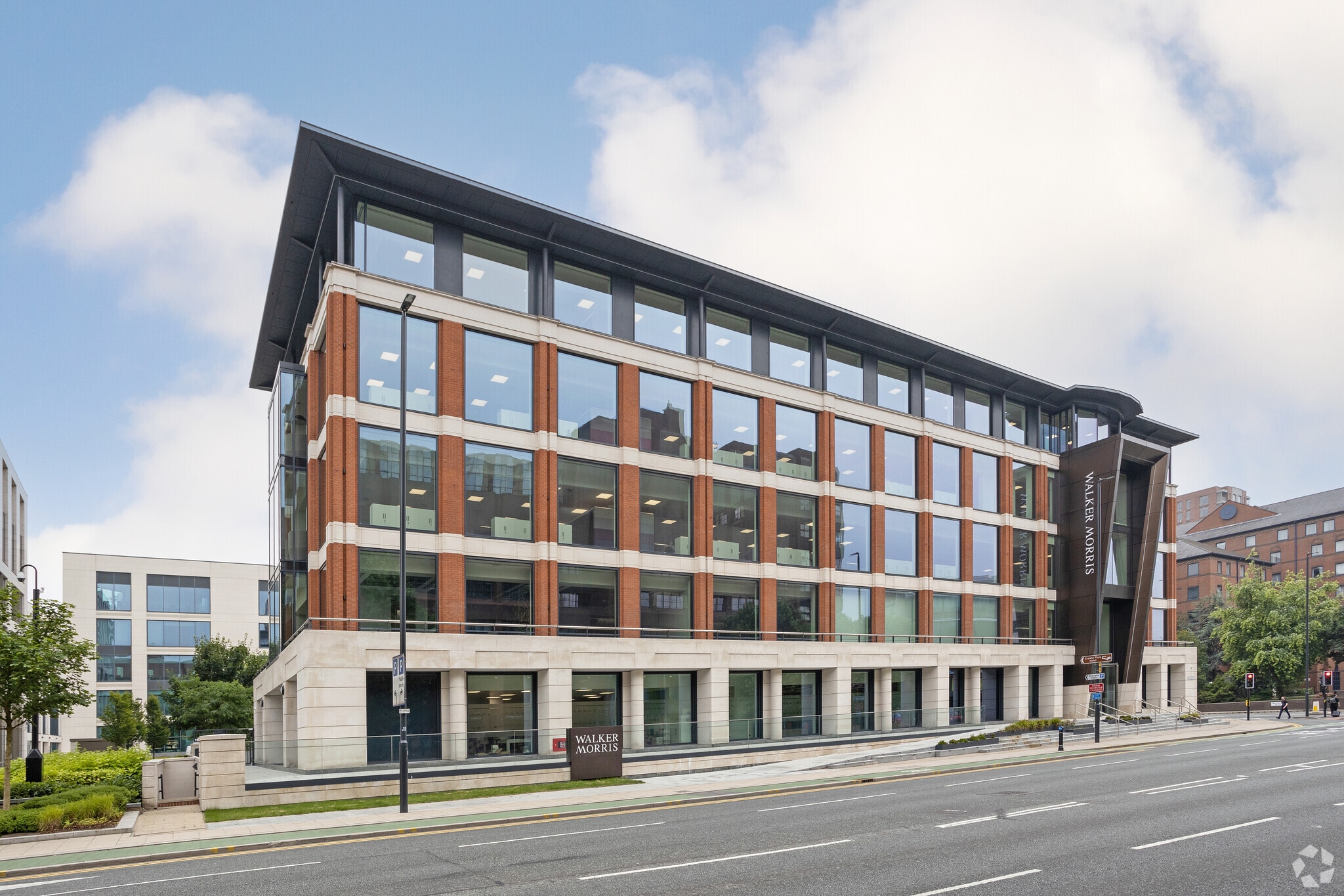 1A Wellington Pl, Leeds to rent Primary Photo- Image 1 of 10