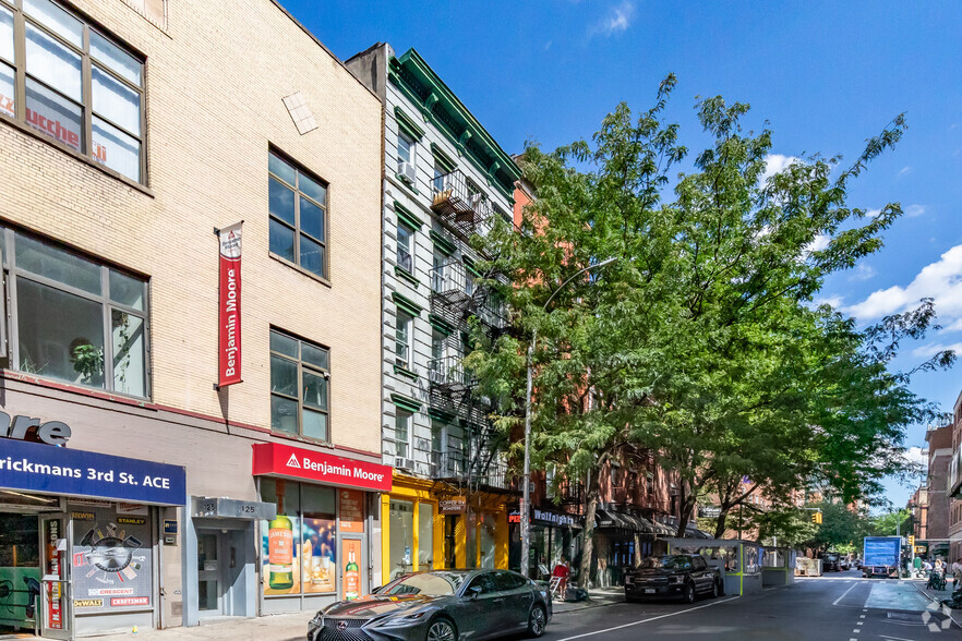 123 W Third St, New York, NY for rent - Building Photo - Image 1 of 12