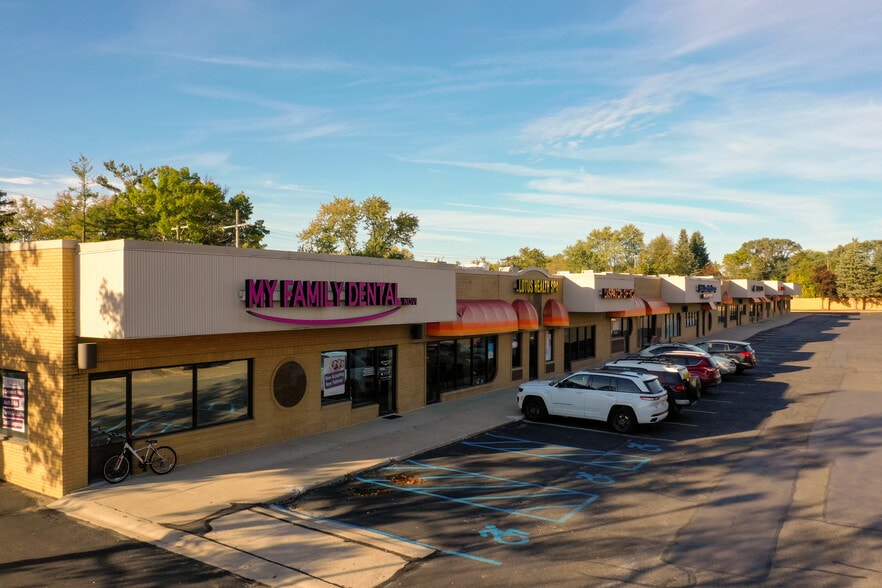 24033-24099 Meadowbrook Rd, Novi, MI to rent - Building Photo - Image 2 of 6