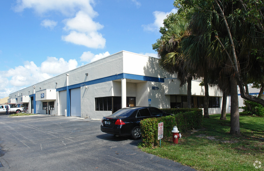 8011 Monetary Dr, Riviera Beach, FL for rent - Building Photo - Image 3 of 7