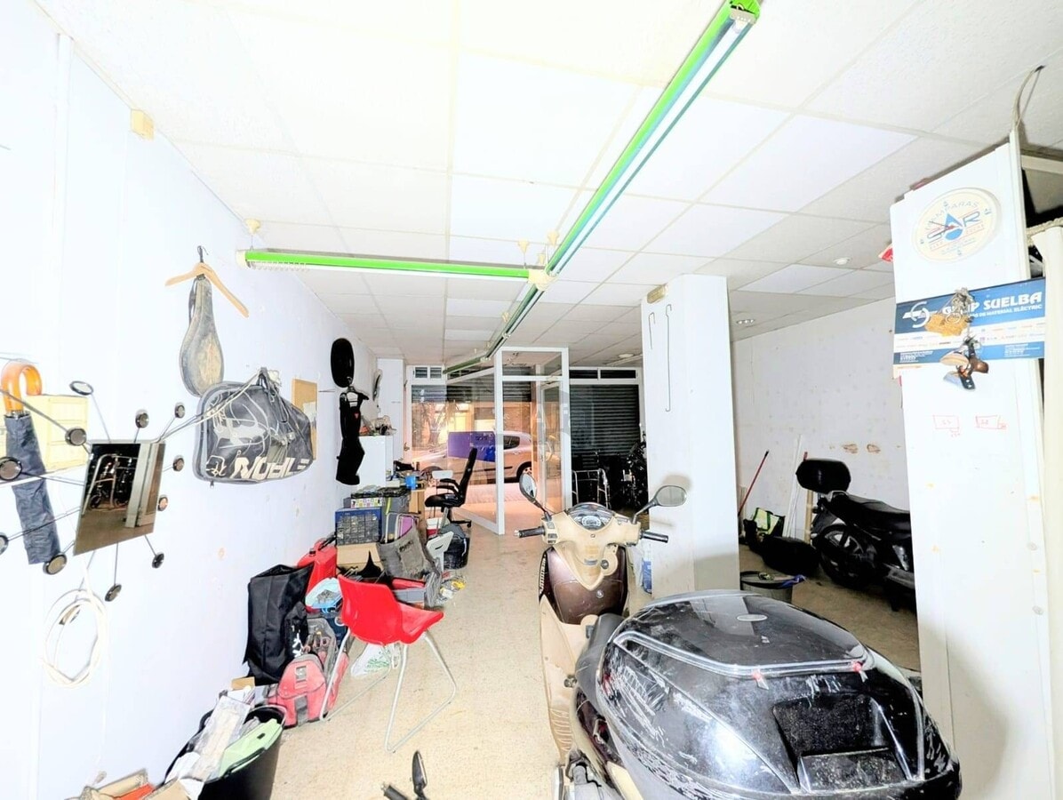 Badalona, BAR 08917 - - - Interior Photo - Image 2 of 9