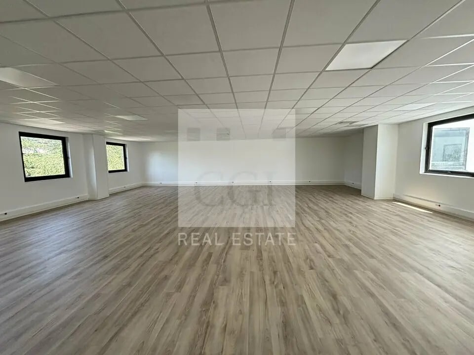 Office in Limonest to rent Interior Photo- Image 1 of 1