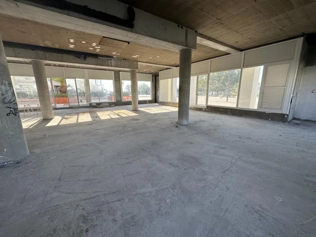 Location Commerce 241 m² - Photo 1