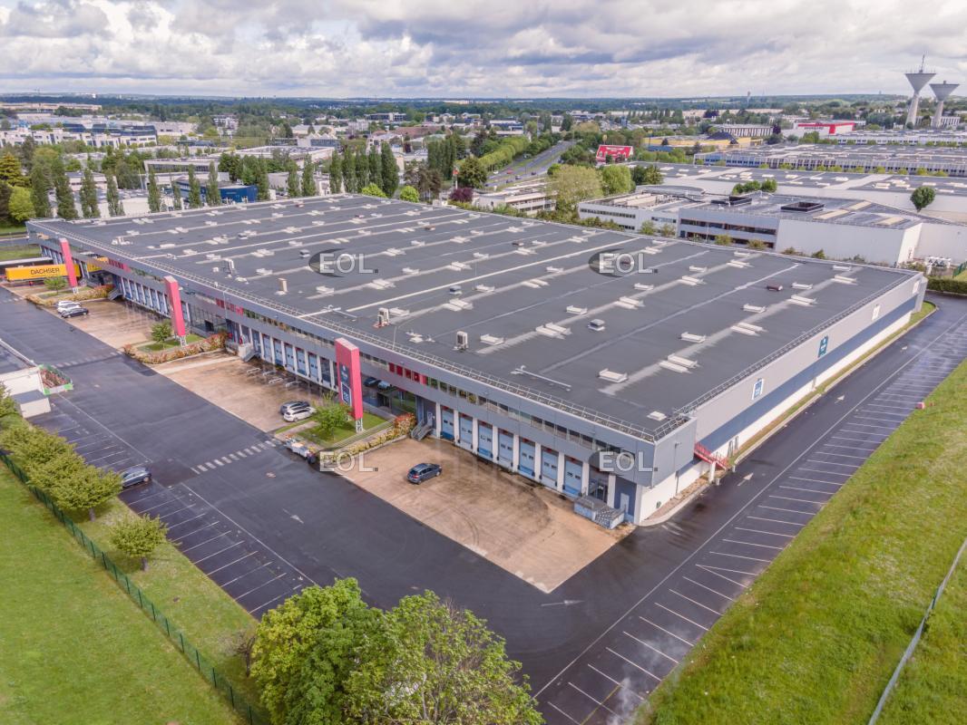 Industrial in Les Ulis to rent Aerial- Image 1 of 10