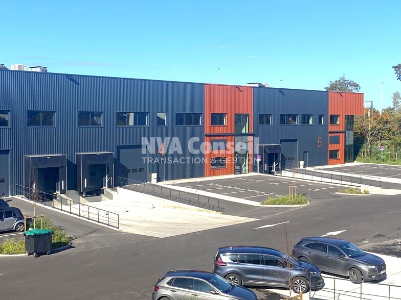 12 Rue De L'Equerre, Saint-Ouen-l'Aumône to rent - Building Photo - Image 3 of 8