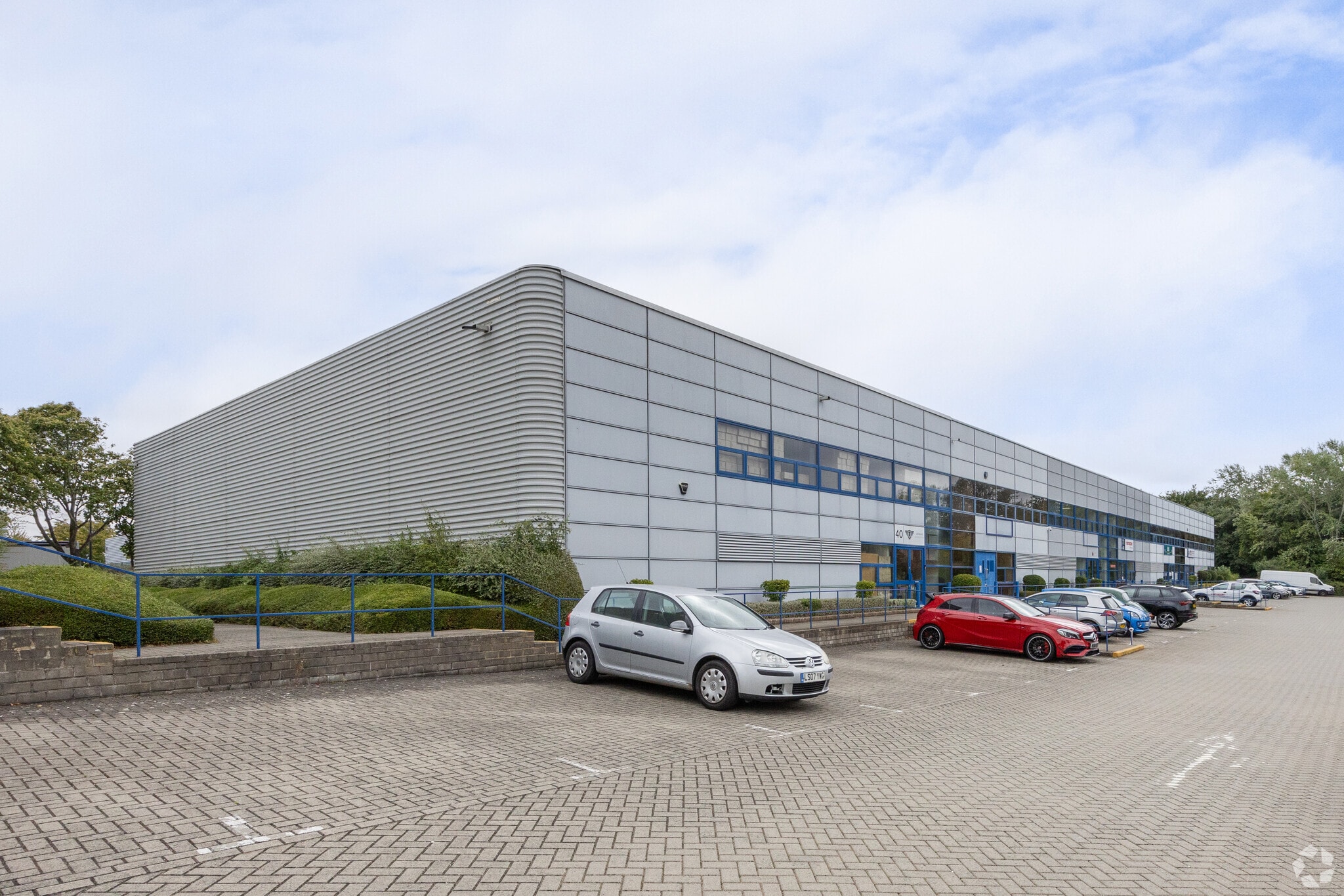 30-40 Tanners Dr, Milton Keynes to rent Primary Photo- Image 1 of 7