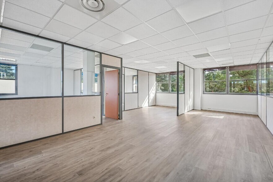 Office in Saint-Genis-Laval for sale - Interior Photo - Image 3 of 14