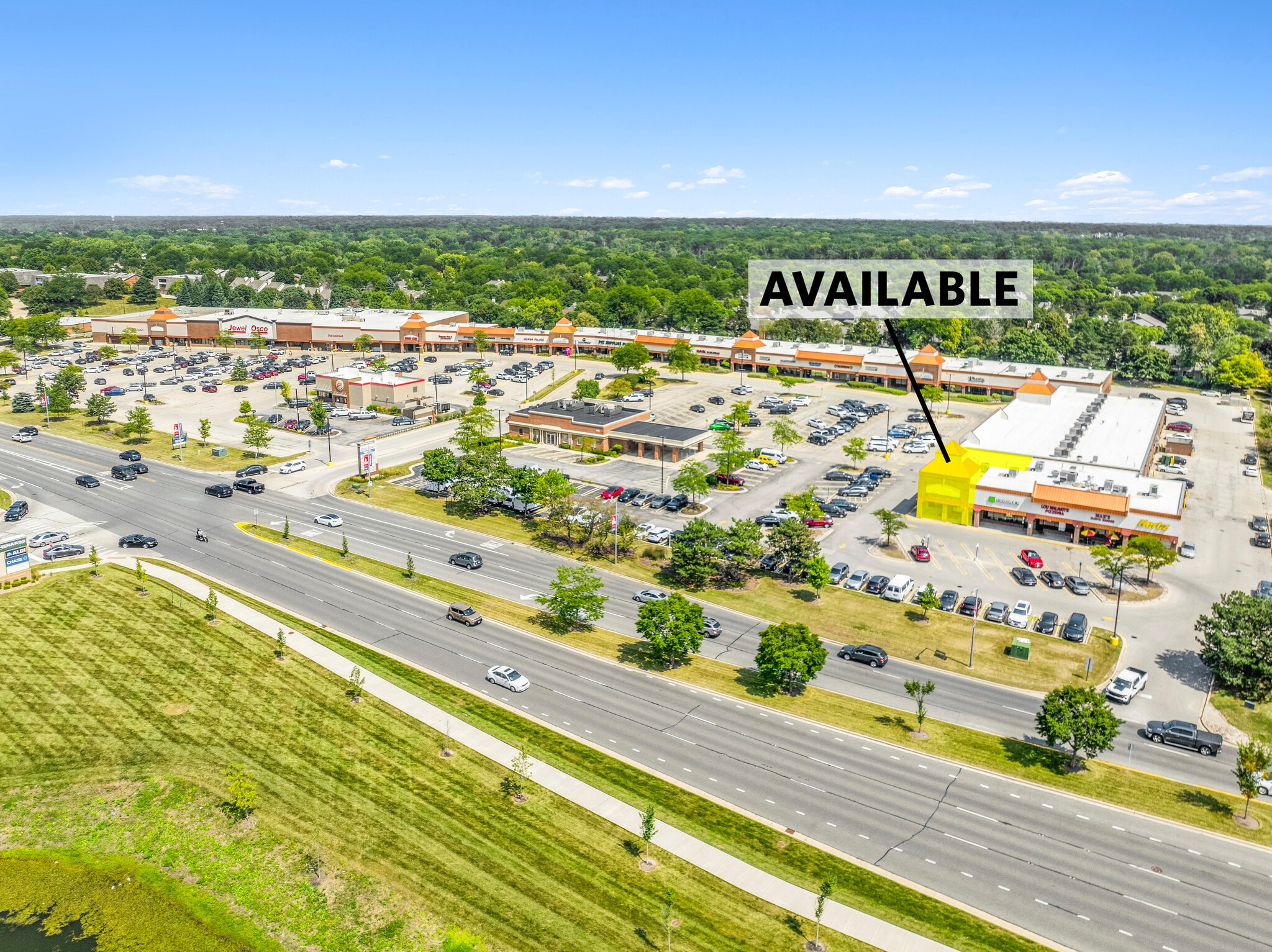 1300-1440 S Milwaukee Ave, Libertyville, IL to rent Interior Photo- Image 1 of 1