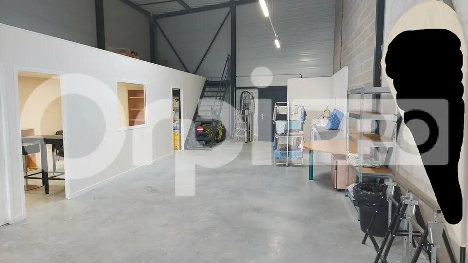 Light Industrial in Gleizé to rent - Interior Photo - Image 3 of 3