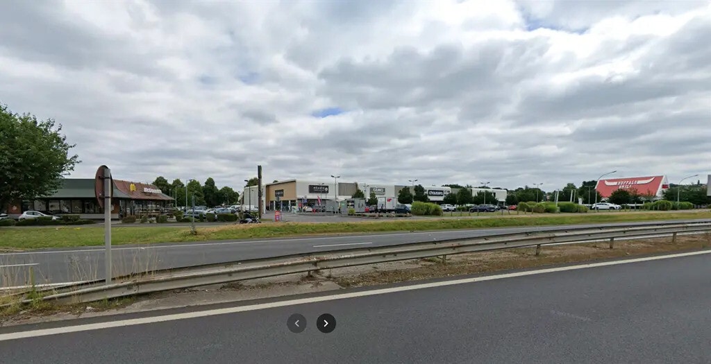 Location Commerce 500 m² - Photo 1